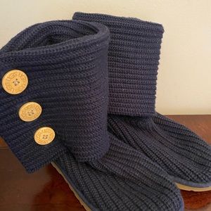 Ugg’s navy classic cardy